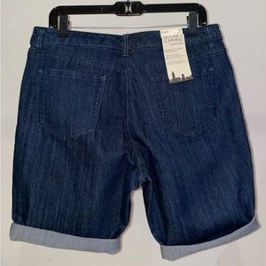NWT / Jones New York / Size:12 / Lexington Short